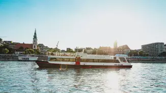 Exkluzív budapesti városnézés a Duna Cruises elegáns sétahajóján, a Citadellán