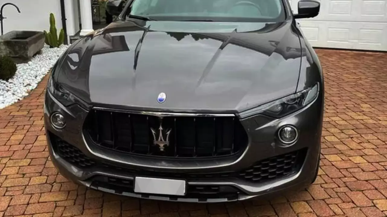 430 Lóerős Maserati Levante S gyönyörűség bérlése fő kép