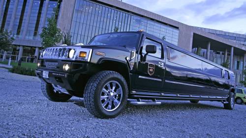 Fekete H2-es Hummer limuzin 1