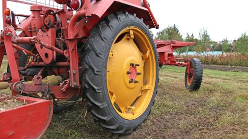 RS 09 GT124 fűnyíró traktorral csapatás felnőtteknek 3
