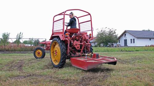RS 09 GT124 fűnyíró traktorral csapatás felnőtteknek 6