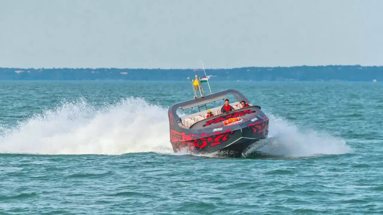 Páros HyperJet Adrenalin élményhajózás a Balatonon fő kép