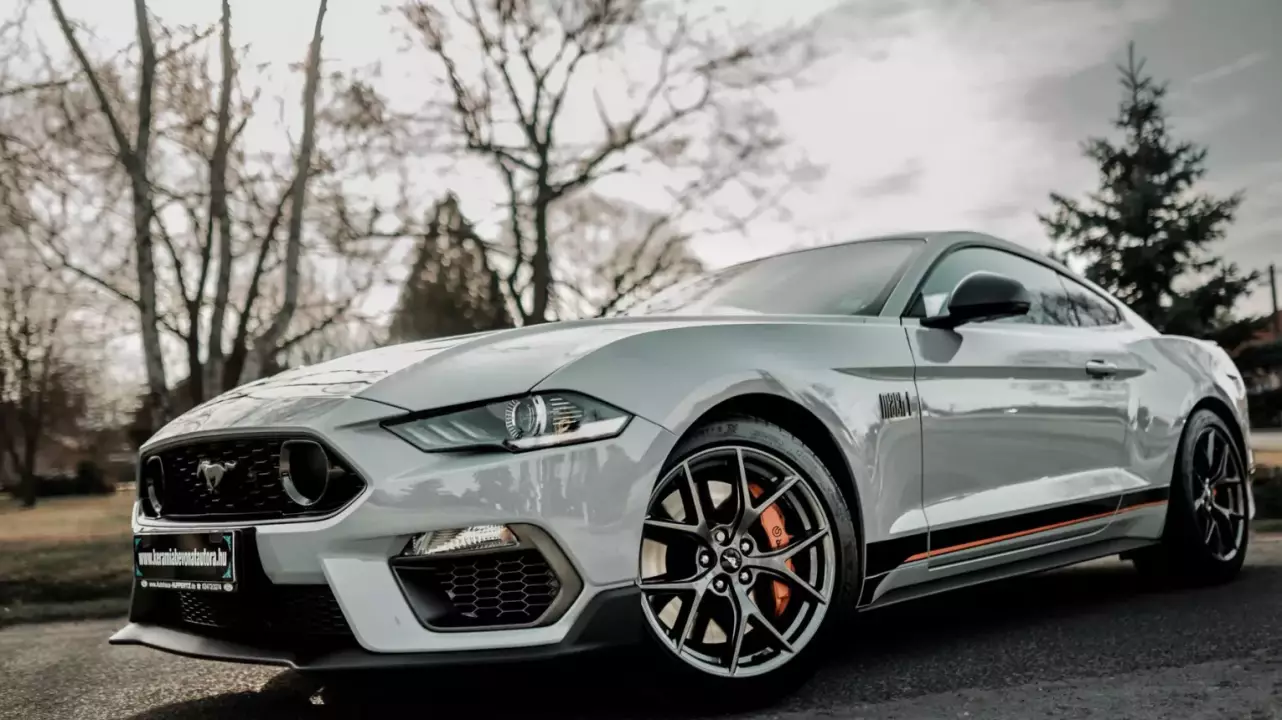 A Legyőzhetetlen! MACH 1-es Ford Mustang utcai élményvezetés fő kép