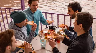 Ínycsiklandó élmény a Dunán! - Budapest Pizza Hajó