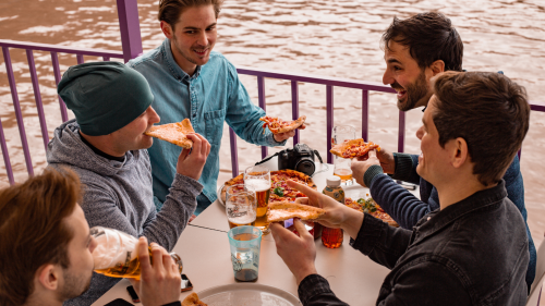 Ínycsiklandó élmény a Dunán! - Budapest Pizza Hajó 1