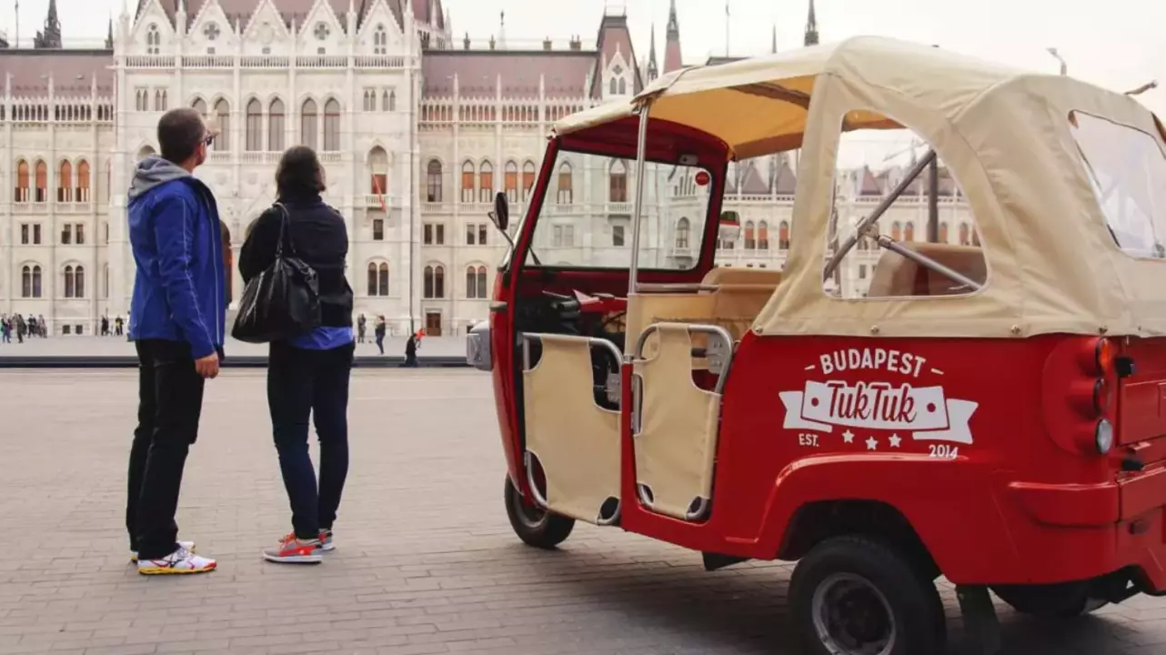 Városnéző TukTuk túra - ajándék Dunai sétahajózással 2 fő részére fő kép