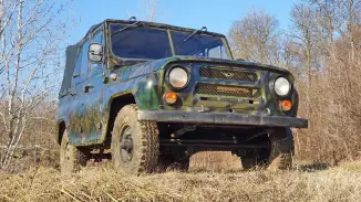 UAZ katonai terepjáróval off-road vezetés